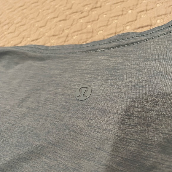 Lululemon V Neck T - Picture 3 of 4